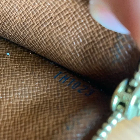 LV wallet - Picture 8 of 9